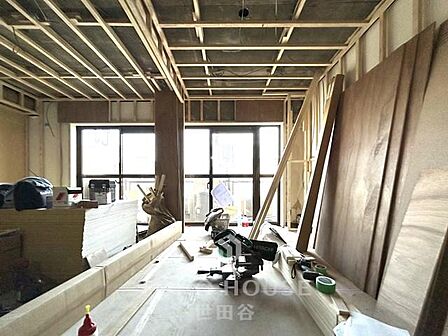 リノベーション物件です。3階部分、南向き。新耐震基準マンション。是非お気軽にお問い合わせください。