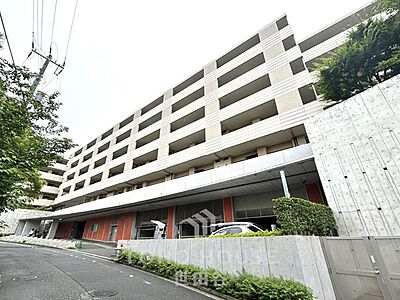 外観:リノベーション(26年2月完工済)外周側住戸もため、開放感もあります。 外観:リノベーション(26年2月完工済)外周側住戸もため、開放感もあります。