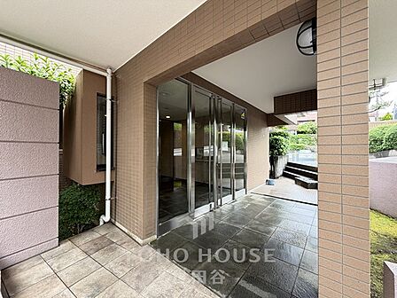 閑静な住宅地。角部屋住戸。眺望・陽当り良好です。是非お気軽にお問い合わせください。