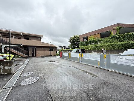 閑静な住宅地。角部屋住戸。眺望・陽当り良好です。是非お気軽にお問い合わせください。
