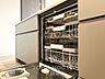 キッチン：2025年8月竣工後未入居。東京タワーを望む天高2.9mの49階プレミアムフロア