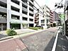周辺：新規リノベーション(26年6月完工)目黒銀座商店街沿いのマンションです。南東向き・角部屋です。是非お気軽にお問い合わせください