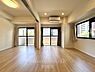 室内：新規リノベーション物件です。角部屋住戸。全室採光あり。是非お気軽にお問い合わせください