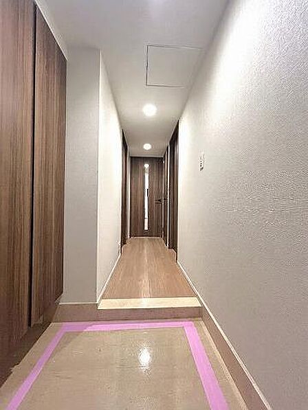 落ち着いた住環境と生活利便性を兼ね備えた住まいです。周辺施設や駅までの道のりなども、現地であわせてご確認いただけます。