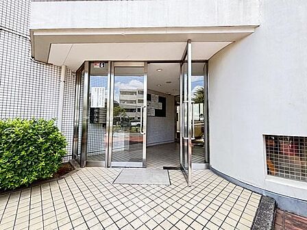 新規リノベーション(26年6月完工)駅まで徒歩3分・生活に便利な住環境。是非お気軽にお問い合わせください。