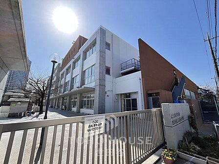 世田谷区立京西小学校まで約300m
