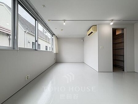 1LDK・南北両面の窓から陽光舞い込む・天井高約2.9え・寝室約12帖のゆとりのある空間・生活に便利な住環境