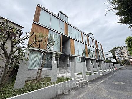 2010年、10月築。閑静な住宅地のデザイナーマンションです。是非お気軽にお問い合わせください。