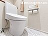 トイレ：温水洗浄便座付きで快適に使えるトイレ設備。温水洗浄機能により清潔で快適な使用感が魅力です！※本画像はCGで作成しており、実際の現地には家具は置かれておりません。また、価格に家具は含まれておりません。
