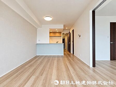 形の綺麗なリビングはお好きな家具を配置しても、まだまだ余裕がありそうです!