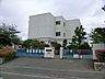 周辺：お互いを思いやる心を育む笑顔と活力にあふれる学校です。