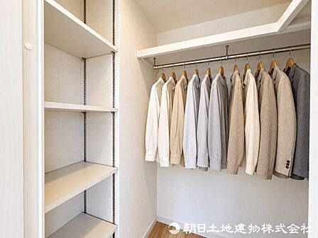 各居室にクローゼットがあり、洋服ダンスなどを置く必要がないのでお部屋を広く使えます。※本画像はCGで作成しており、実際の現地には家具は置かれておりません。また、価格に家具は含まれておりません。