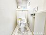 トイレ：【トイレ】様々な機能がつき掃除のしやすさも求めおまけに節水効果もあるトイレは高ポイントですね！