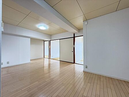 休日はお陽さまの光をたっぷりととりこめるぽかぽかリビングで過ごしませんか?(2026年6月撮影)