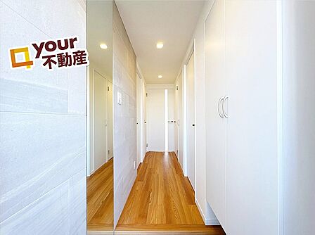 洗練された空間に迎えられ誇りと喜びを感じる玄関まわり。収納豊富な玄関でスッキリとお客様をお出迎え♪
