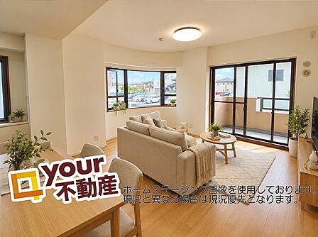 光が差し込む2面採光のリビングで、ずっと居たくなる心地よさ◎家族団らんのひとときをお過ごしください♪