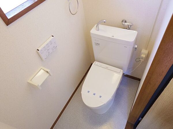 画像9:白を基調としたきれいなトイレ