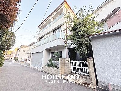 外観:■駅徒歩9分!鉄骨造3階建6LDKの戸建です!■トイレや洗面台が3か所にあるので人数の多いご家族にもおススメです!■是非お問い合わせください♪ 外観:■駅徒歩9分!鉄骨造3階建6LDKの戸建です!■トイレや洗面台が3か所にあるので人数の多いご家族にもおススメです!■是非お問い合わせください♪