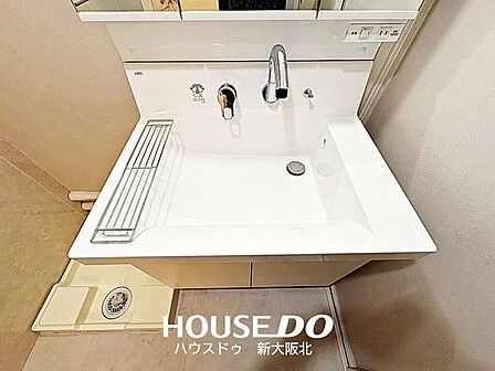 ■洗面台は「ひろびろボウル」と、使いたい位置にくるりと回せる「くるくる水栓」を装備!■身支度・家事をスムーズにできます♪