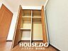 収納：■全居室収納付き！■お部屋がスッキリ片付くだけでなく、新しく収納棚を買い足す必要がないので、初期費用が抑えられそうですね！