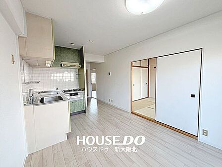 ■リビングが中央にあり、家族が自然と対面しやすい間取りです!■家族が集まるあたたかい空間になりそうですね!