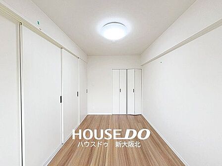 ■リビング横5.5帖洋室■子供部屋や寝室などにお使いいただける洋室が3部屋ございます!