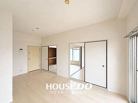 ■リビングに面したお部屋は、ご家族のライフスタイルに合わせて広々としたリビングとして使用したり、個室として利用するなど、使い分けることができます！