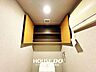 収納：■トイレにも嬉しい収納付き！■扉がついているのでトイレットペーパーのストックや掃除道具などもスッキリ収納できます！