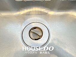 ■生ごみ処理機「ディスポーザー」付き！排水口に生ごみをそのまま入れれば粉砕処理されるので、生ごみの嫌なにおいや捨てる手間が省けてとても便利です！