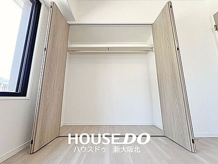 ■こちらのお部屋にも大容量のクローゼットを完備！■造り付けのクローゼットは地震の揺れで倒れる心配がなく、防災面でも安心です！
