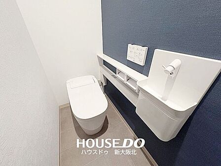 【LIXILリフォームイメージ】■お掃除に抵抗感のあるトイレも新しい物に交換してしまえば意欲も湧きそうですね!■詳しい費用は物によって変わってきますので、希望の機能などをご相談下さい!