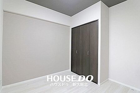■全居室収納付き！■お部屋がスッキリ片付くだけでなく、新しく収納棚を買い足す必要がないので、初期費用が抑えられそうですね！ｃ