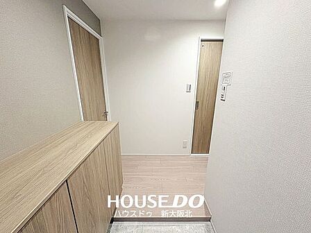 ■玄関から部屋の中が見えないような間取りになっているのもうれしいポイント！■自然な穏やかさのある優しい色合いが魅力的な玄関！毎日使うからこそ玄関の雰囲気は大事です！