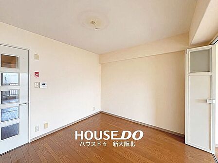 ■居室と水まわりをつなぐ、生活の中心となる空間です!■リビングを中心に各スペースへ移動しやすく、暮らしの動線がコンパクトにまとまっています◎