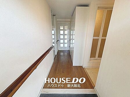 ■玄関から室内へまっすぐ続く、すっきりとした廊下♪居室や水まわりへアクセスしやすく、生活動線が分かりやすい間取りです!
