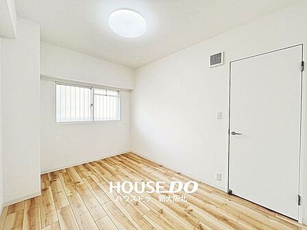 ■子供部屋や寝室などにお使いいただける洋室が2部屋ございます！■このお部屋はリビングを通らずに入室できるため、客間としてもご使用いただけます！