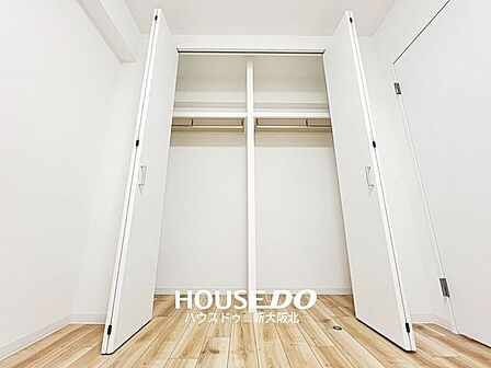 ■大容量のクローゼット！■お洋服はもちろん、小物や季節家電も収納できてお部屋がスッキリと片付きます！■造り付けのクローゼットは地震の揺れで倒れる心配がなく、防災面でも安心です！