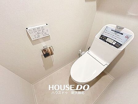 ■年中いつでも快適にご使用いただけaる温水便座付きトイレ!■壁掛けリモコンがついているので操作もスムーズです!