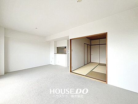 ■隣接するお部屋との間には段差がないためつまずく心配がなく、お子さまはもちろん、いくつになっても安心してお住まいいただけます！