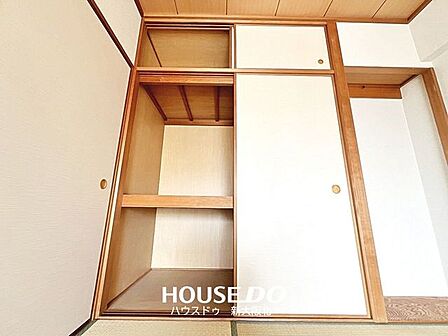 ■押し入れは奥行きがあるので、季節ものの家電や寝具もスッキリと収納できます！