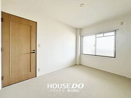 ■各居室6帖以上でゆとりのあるお部屋です！■カーペット敷のお部屋です！カーペットは音が響きにくいので子供部屋としてもおすすめです♪