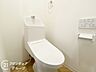 トイレ：快適なトイレで、家族全員が気持ちよく利用できます。明るく開放的なトイレで、リラックスできる空間を提供します