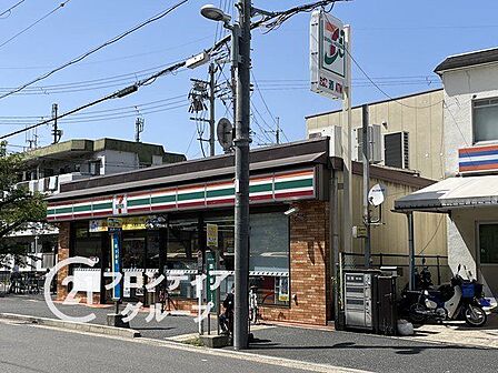 セブンイレブン京都向島ニュータウン店 徒歩6分。 480m