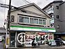 周辺：ファミリーマート桃山御香宮前店 徒歩3分。 230m