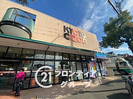コープ男山 徒歩5分。 370m
