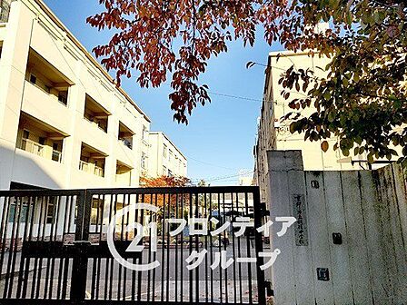 京都市立桃陵中学校 徒歩12分。 910m