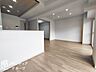 リビング/ダイニング：リフォーム済み！キッチン・浴室・洗面・トイレの水回りを一新し、建具交換やフローリング・クロス張替えも実施済み。宇治小学校・黄檗中学校まで徒歩約18分の立地です。