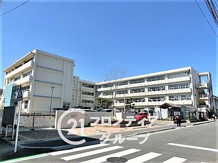 長岡京市立長岡第六小学校 徒歩7分。 490m