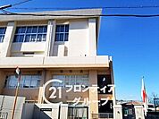 宇治市立宇治中学校 徒歩5分。 330m