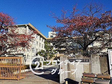 宇治市立槇島中学校 徒歩13分。 1040m